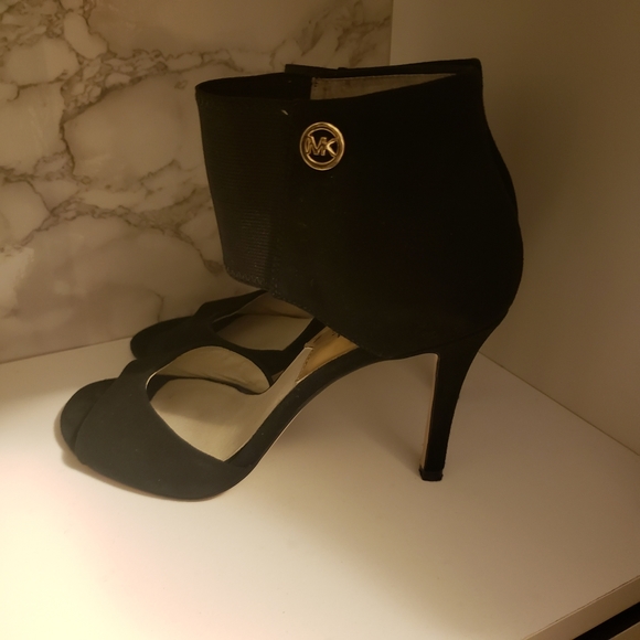 Michael Kors Stiletto heels w/elastic ankle strap - Picture 2 of 5